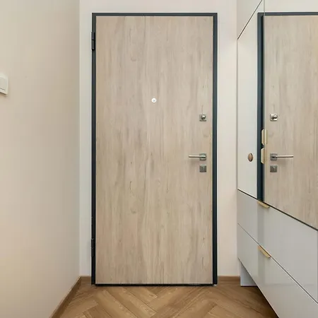 Sunny With Parking Near Polsat Arena By Renters Apartment