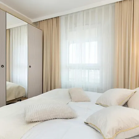 Sunny With Parking Near Polsat Arena By Renters Apartment *