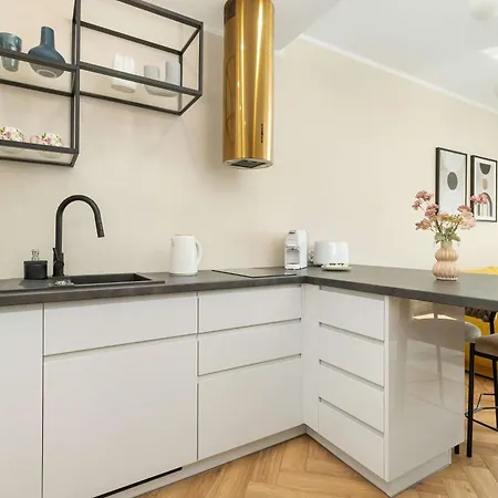 Sunny With Parking Near Polsat Arena By Renters Apartment *